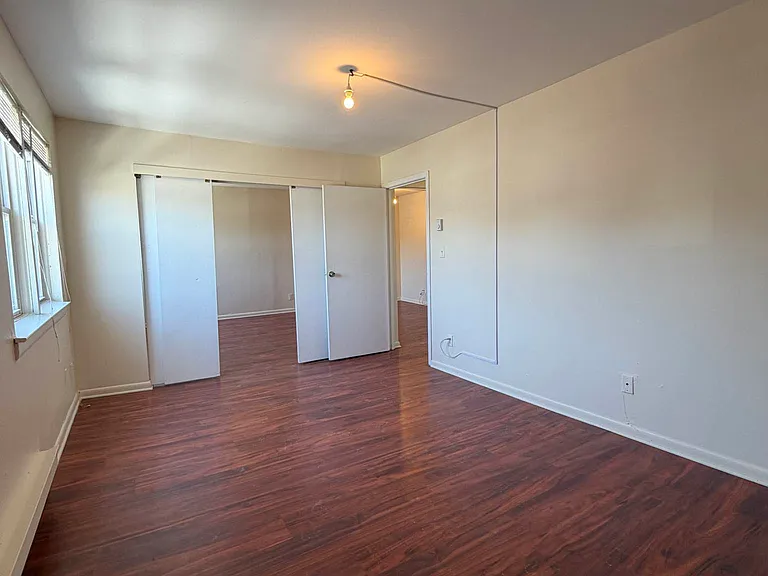 39-08 Little Neck Pkwy #3R — Photo 2