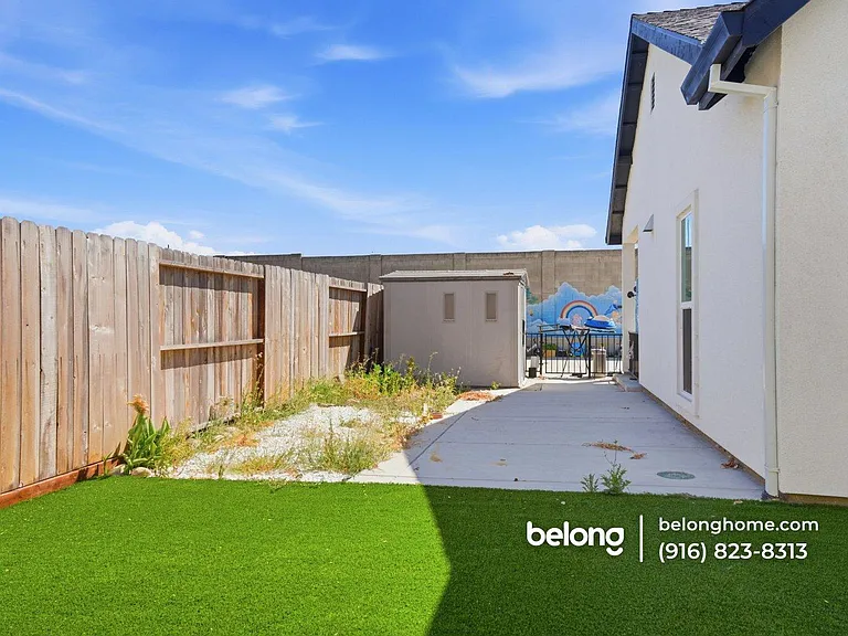 1714 Nicol Way — Photo 2