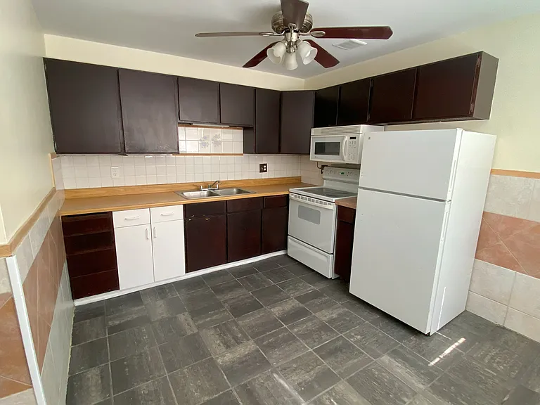 1216 W Pacific Ave — Photo 8