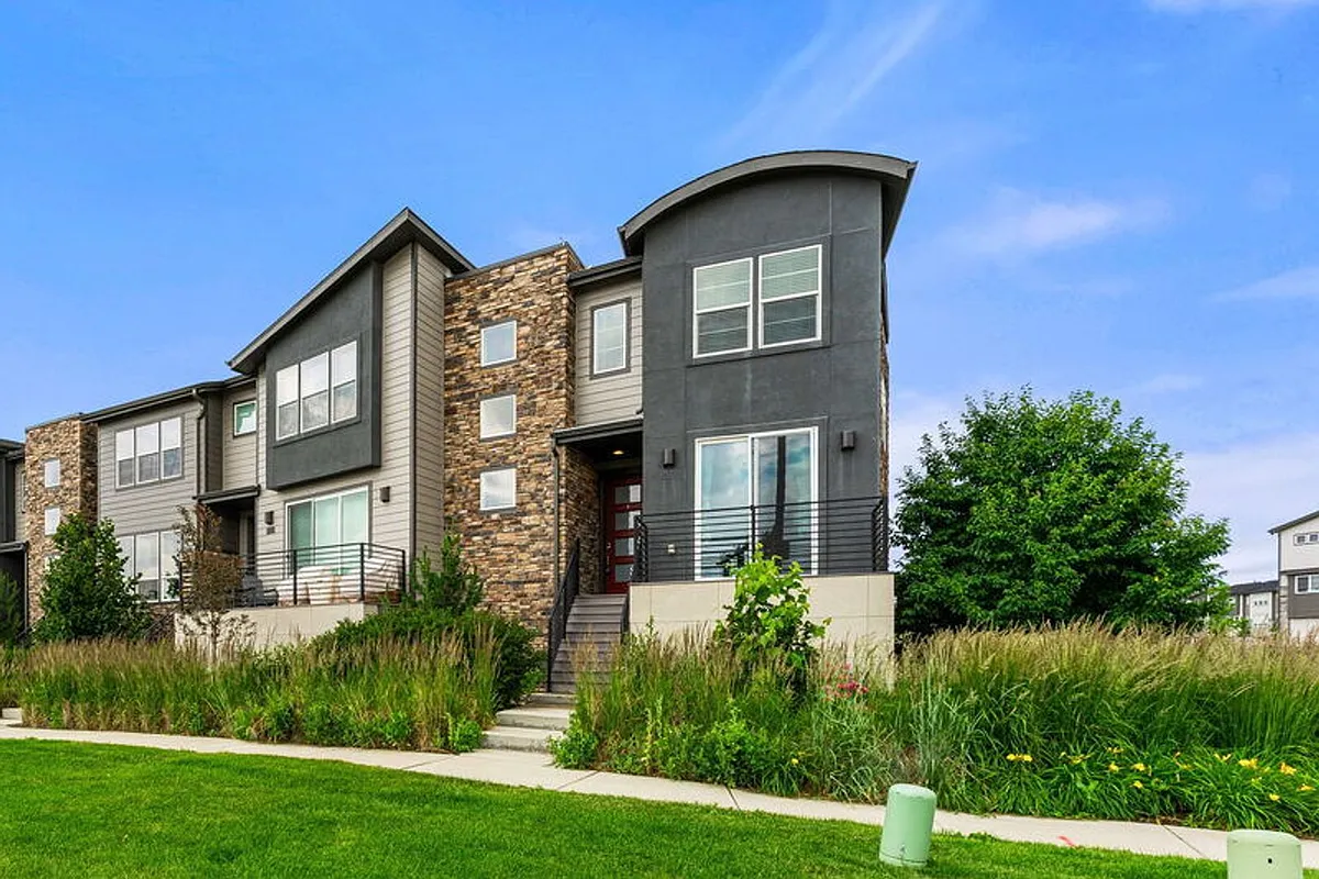 Building Photo - 2620 Meadows Blvd #D