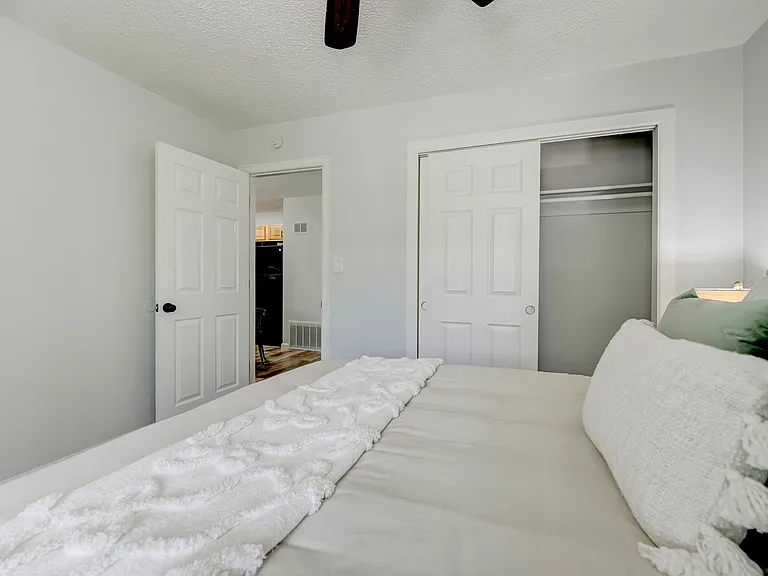 Summit View Apartments — Photo 14