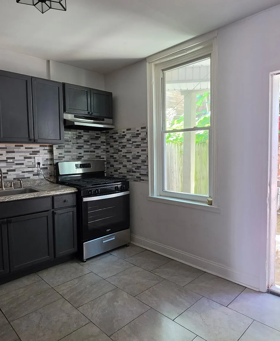 2 bed, 754 sqft, $1,350 — Photo 2