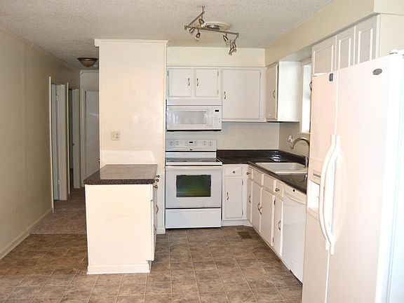 2nd image of 636 Woodhaven Ct