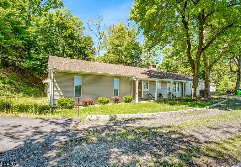 306 Warrenville Rd — Photo 2