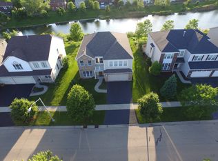 333 Stonegate Rd, Bolingbrook, IL 60440