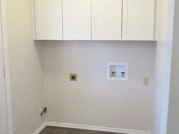 2nd image of 19 Shady Valley Ct