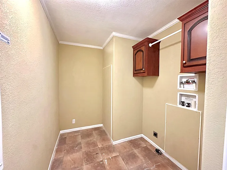 831 Country Club Rd — Photo 5