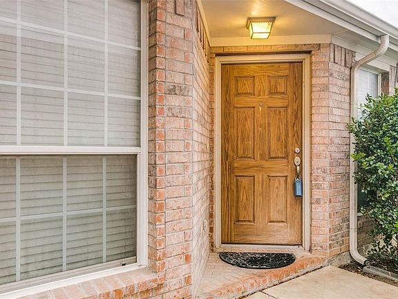 3rd image of 2813 Lynx Ln