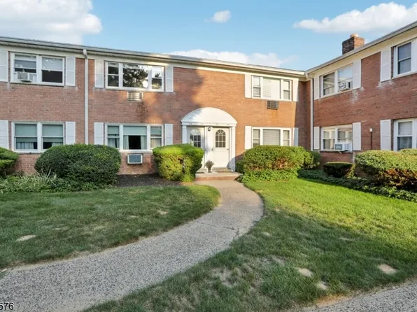 56 Manchester Ct, Wayne Twp., NJ 07470