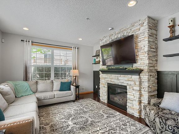 4th image of 890 Braunworth Ct