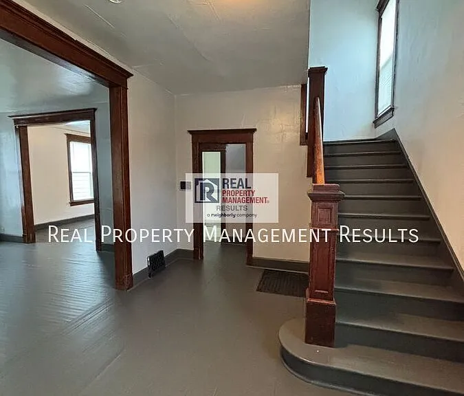815 E Gum St — Photo 2
