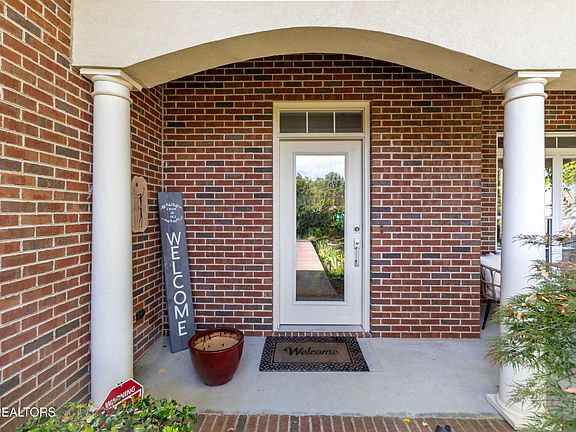 3rd image of 1155 Evelyn Mae Way