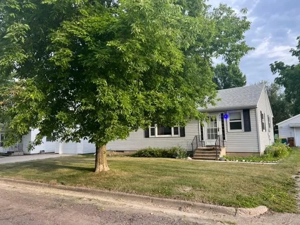 520 1st St SW, New Richland, MN 56072