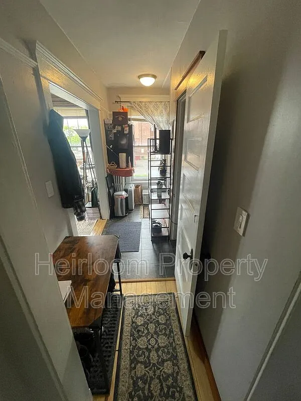 Building Photo - 114 S 14th Ave E #3
