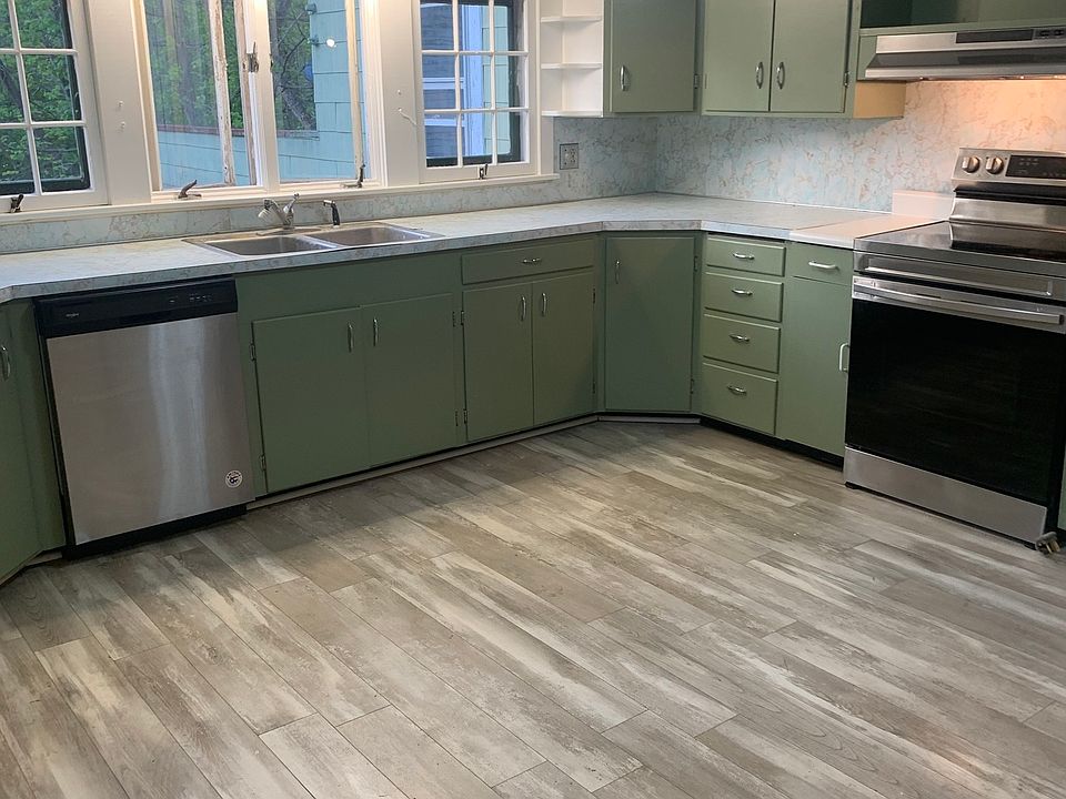 2nd image of 218 Main St