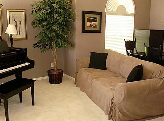 4th image of 3913 Miramar Dr