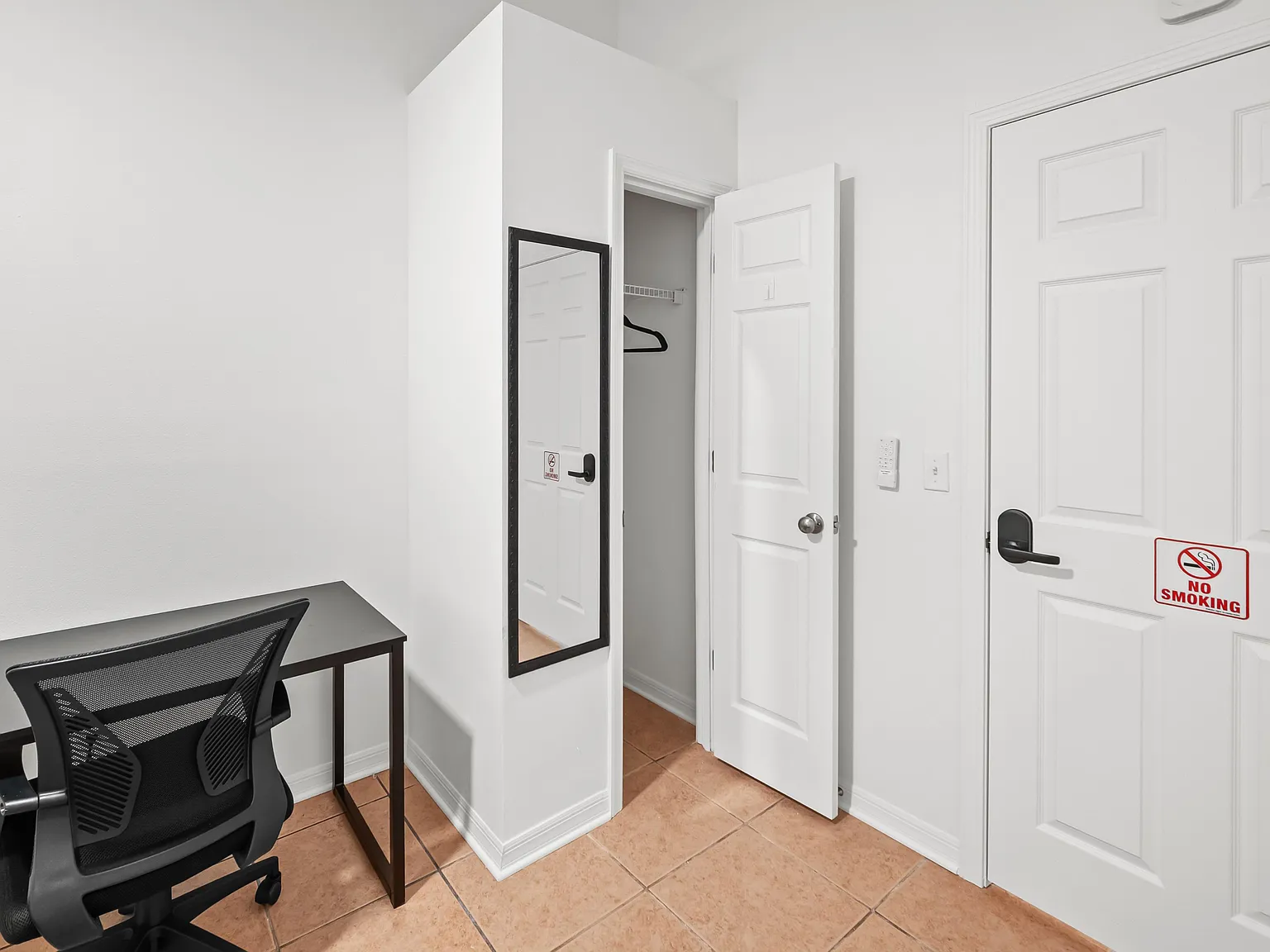 4 bed, 2.0 bath, 1800 sqft, $780 — Photo 2