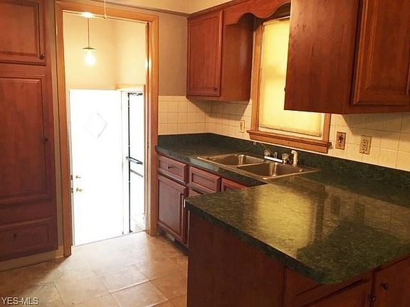2nd image of 14122 Sylvia Ave