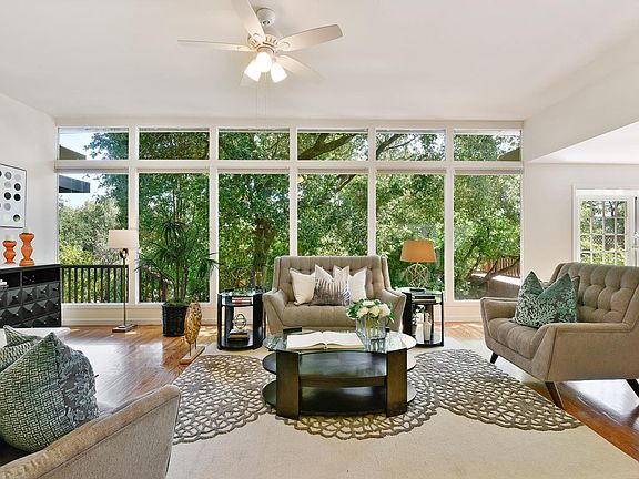 3rd image of 1040 Lakeview Way