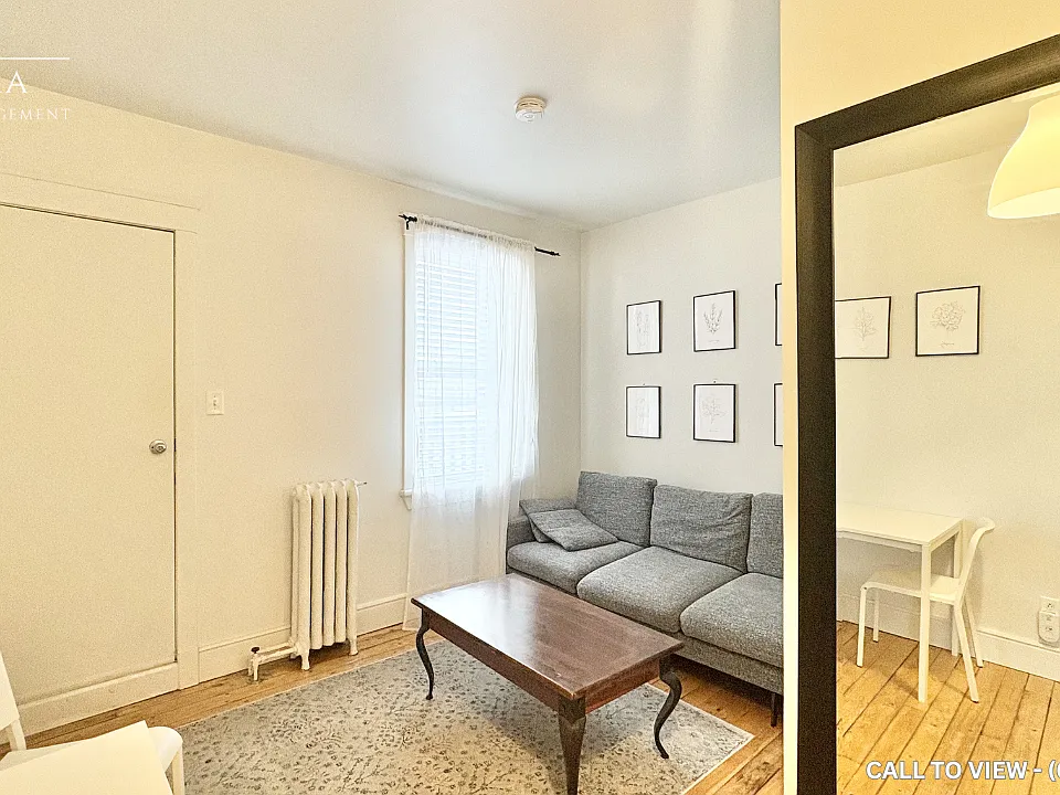 208 Clarence St #2