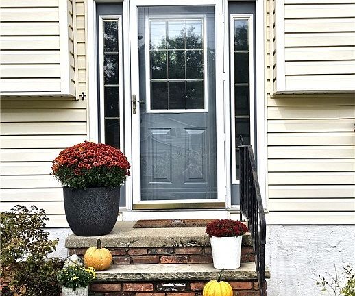 2nd image of 3853 Magnolia Dr
