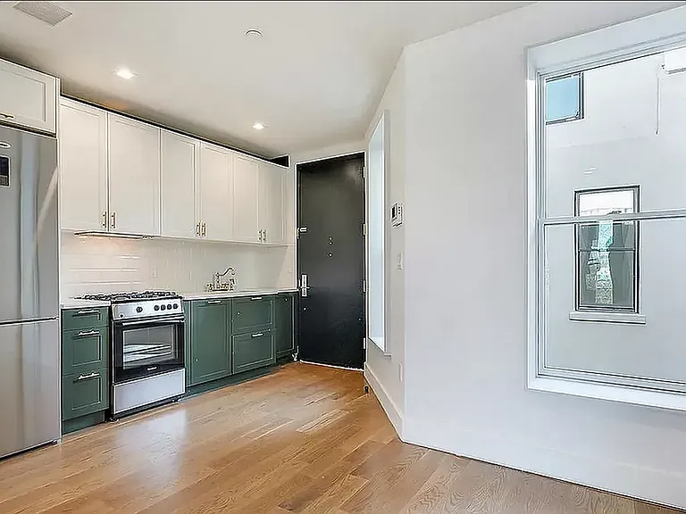 473 Park Pl #6C — Photo 3