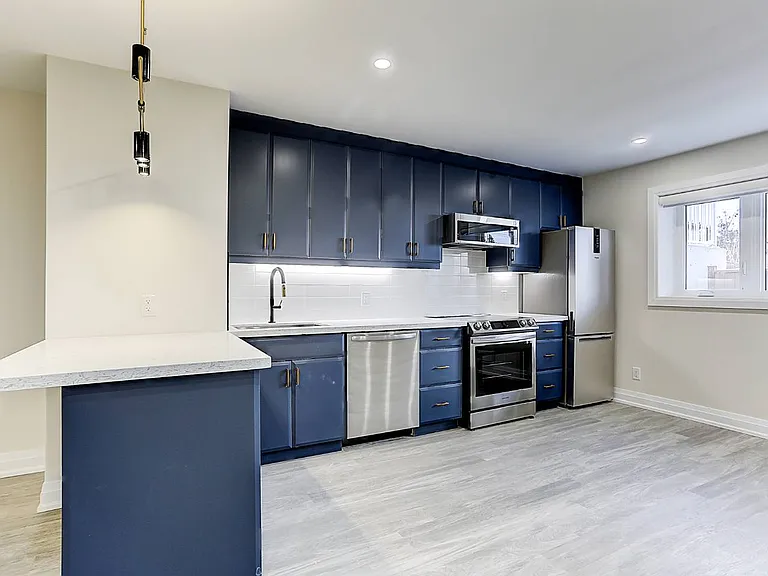 2071 Keele St #LOWER — Photo 2
