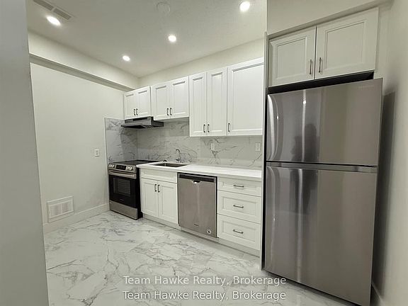 4th image of 521 Bay St #13