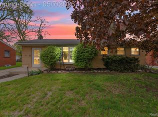 37022 Pinewood Rd, Wayne, MI 48184