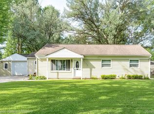 21530 Remick Dr, Clinton Township, MI 48036