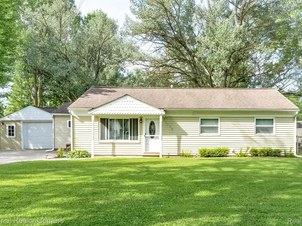 21530 Remick Dr, Clinton Township, MI 48036