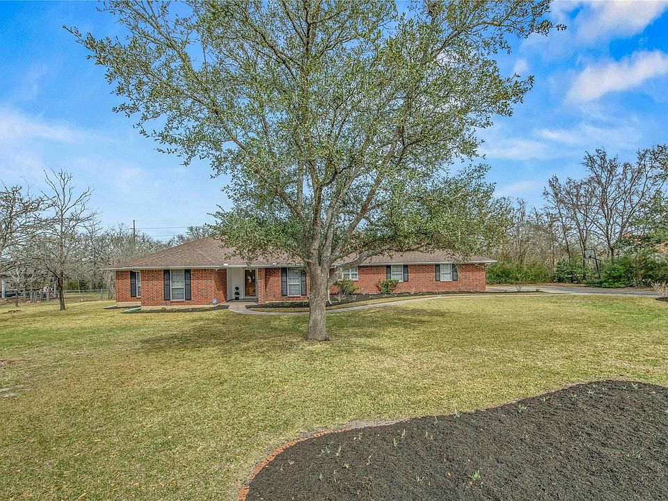 1st image of 1002 Howe Dr