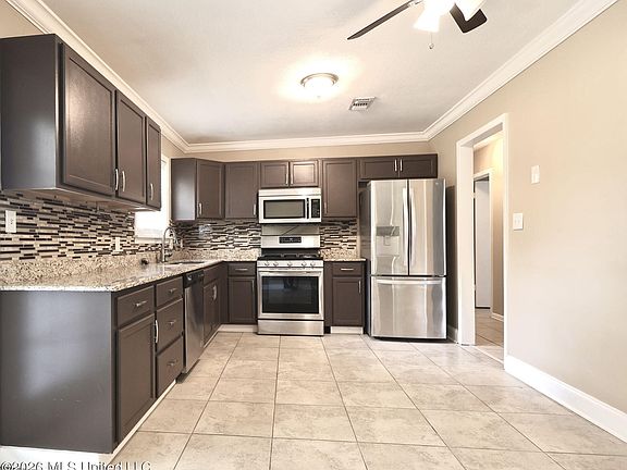 4th image of 331 Greenwood Dr