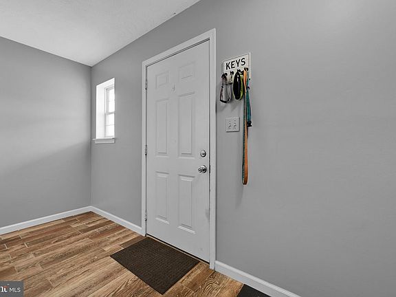 4th image of 208 Country Ridge Dr