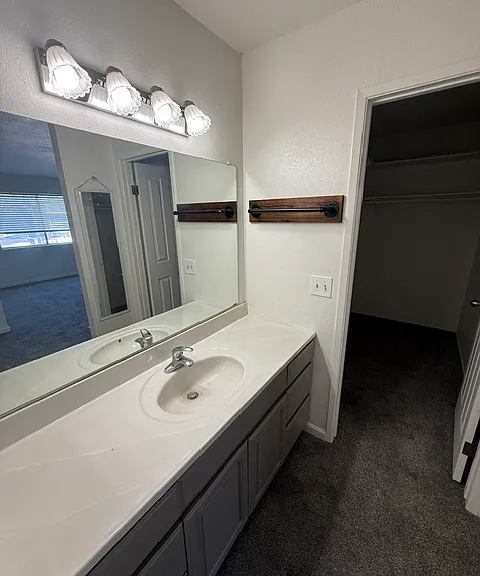 725 McKenzie Ct — Photo 19