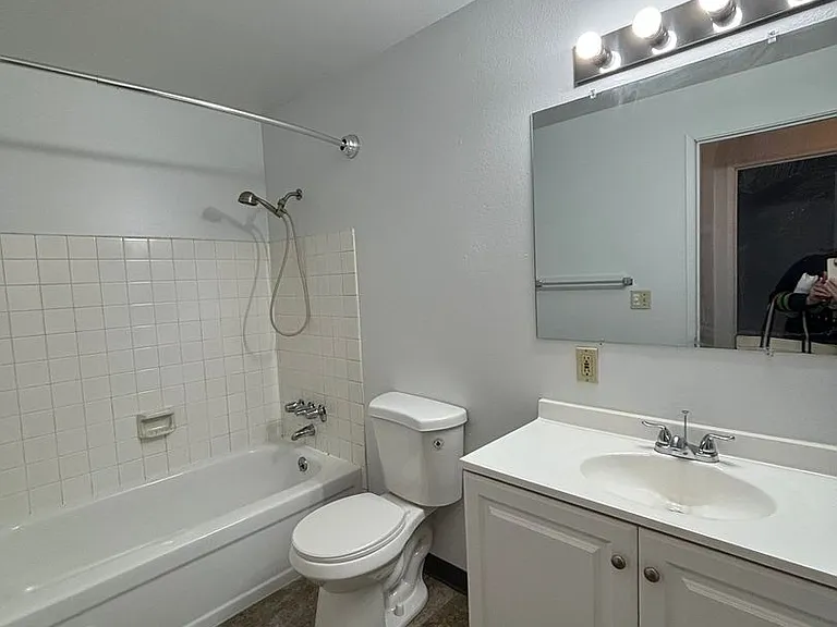 2635-2637 Cascade Pl W — Photo 3