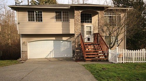 1st image of 3201 Lake Dr