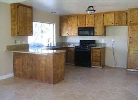 4th image of 1718 Shirley Dr