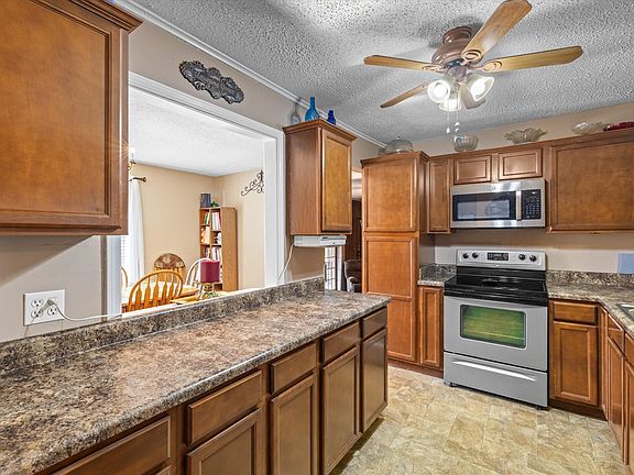 5th image of 146 Woodlawn Ct