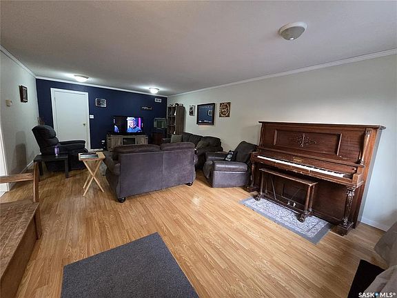 3rd image of 258 Second STREET NE