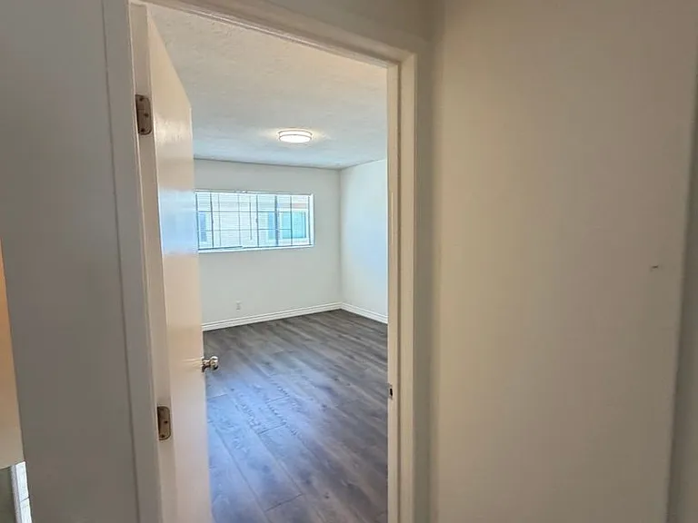 4340 Walnut — Photo 11