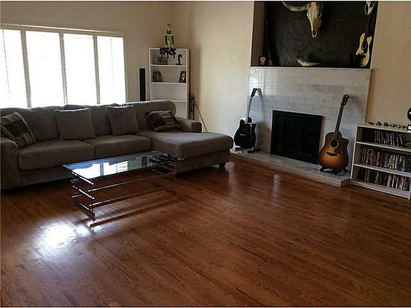 3rd image of 509 La Quebrada Pl