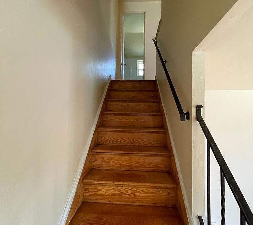 1st image of 425 Elias Dr