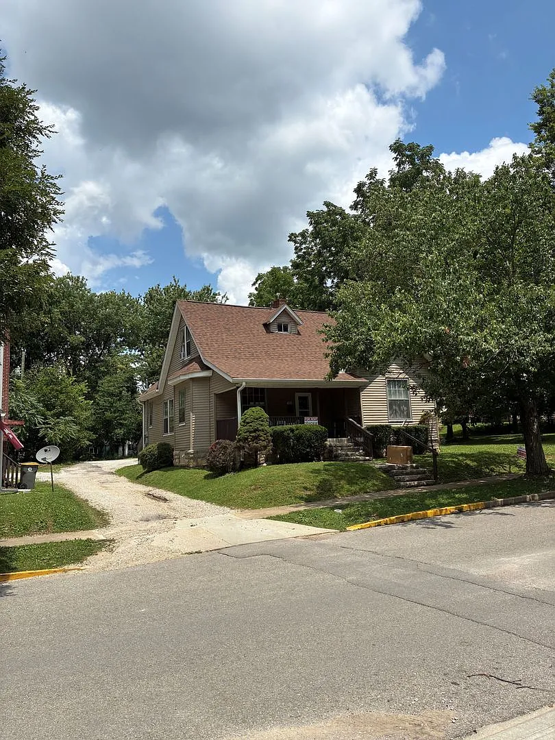 Summer Special!! - 5 Br / 2 Ba - Available August 2026! — Photo 2