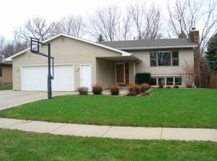 5852 W Karen Dr, Sioux Falls, SD 57106