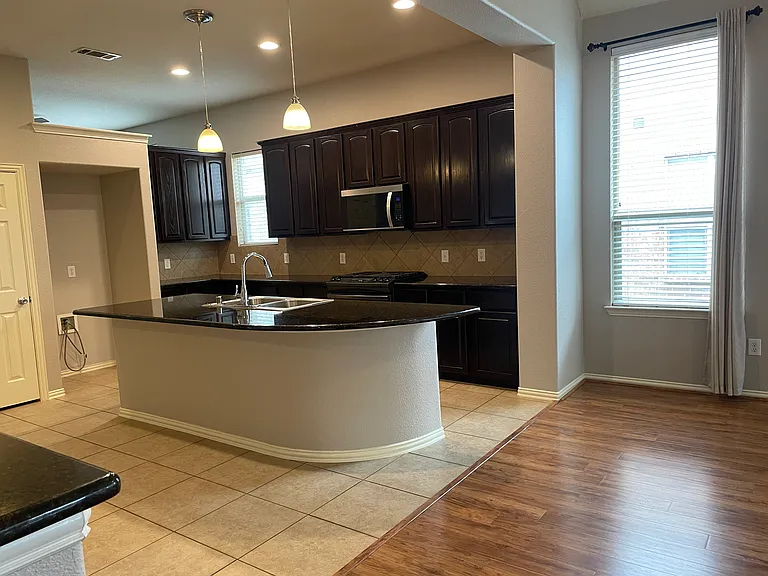 660 Payton Way — Photo 11