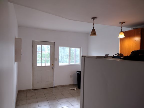3rd image of 34 Rosalyn Ct #305M