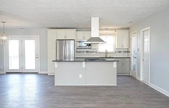 1st image of 420 Woodberry Cir