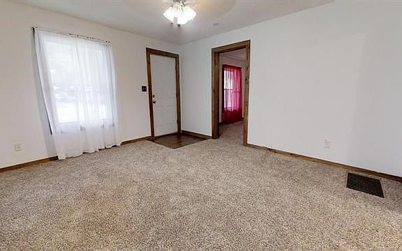 4th image of 309 E 1st St