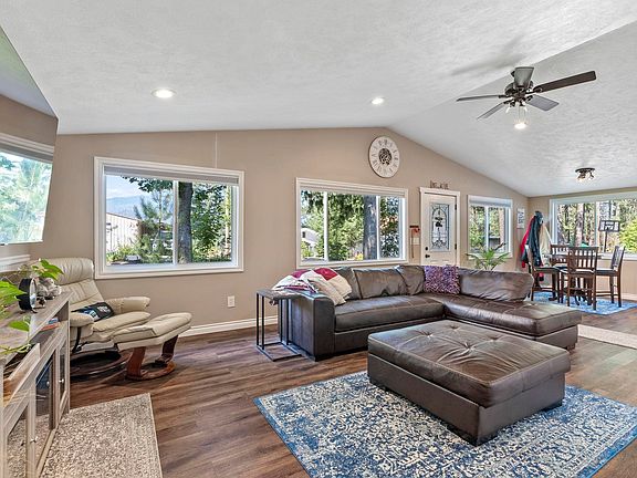4th image of 482 Sacheen Terrace Dr